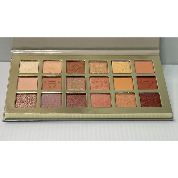 Ellen Tracy - Chic Nudes - Nude Eyeshadow Palette - 18 Colors - Picture 5 of 8